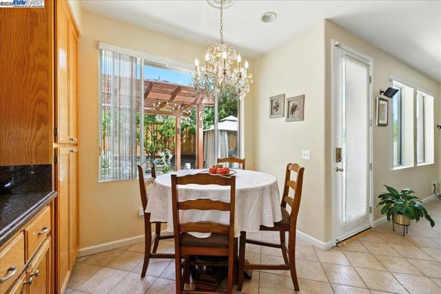 250 BRIDGEWATER RD, Hayward CA: https://media.crmls.org/mediaz/1323de2c-72c2-4dbe-aede-c92bc8edd026.jpg