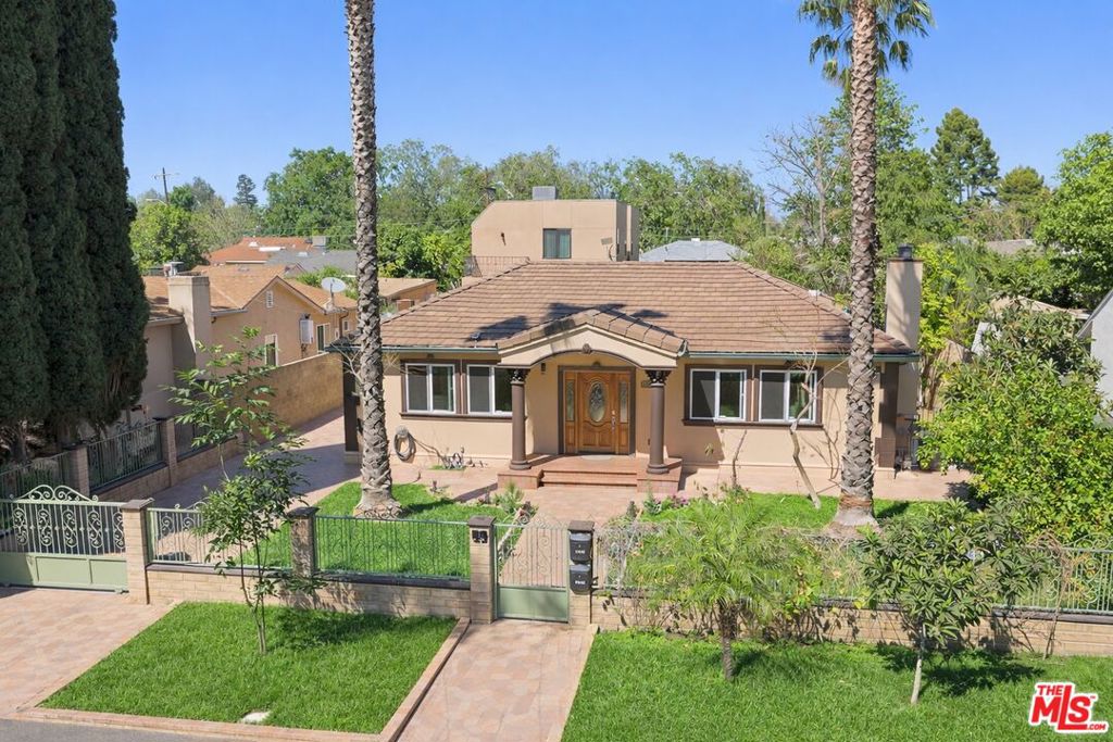 13847 Gilmore Street