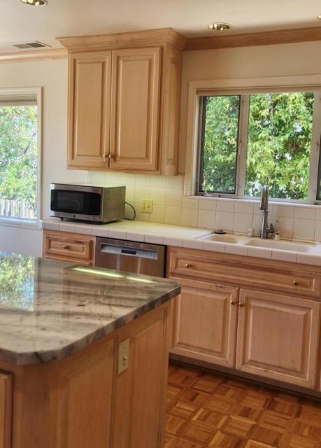 287 Portola Road, Portola Valley CA: https://media.crmls.org/mediaz/132422ad-0725-460f-8640-92164bf31884.jpg