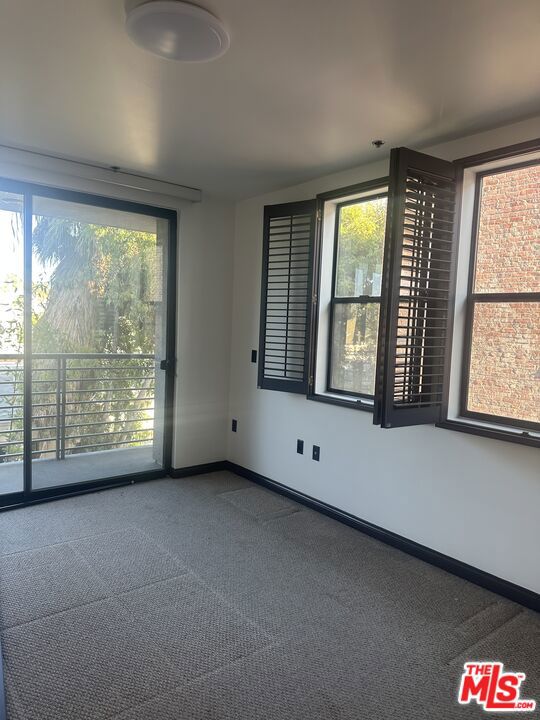 520 S Kingsley Drive, Los Angeles CA: https://media.crmls.org/mediaz/13244d57-9788-4e03-91d8-0a7da779c431.jpg