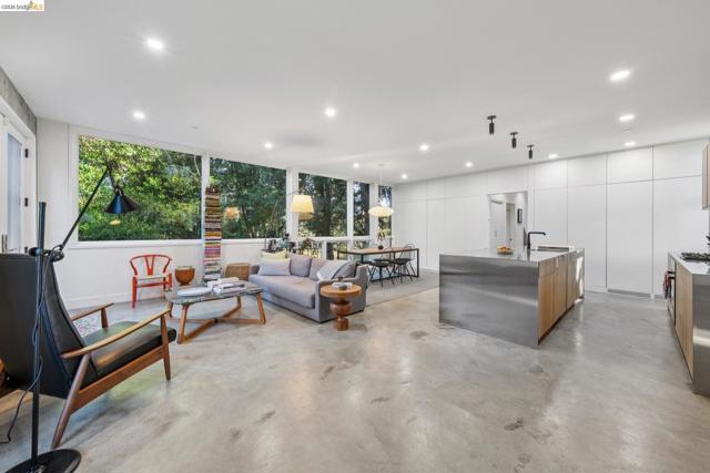 Image 5 of 60 For 8210 Skyline Blvd