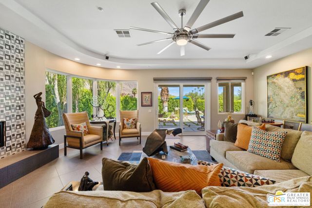 450 E Bogert Trail, Palm Springs CA: https://media.crmls.org/mediaz/1324fd38-7124-4d19-b525-d86137990a56.jpg
