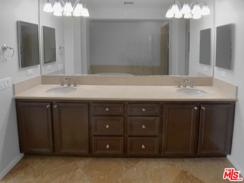 132577ee A5d6 4a4a A3aa F4e4a2cd7077