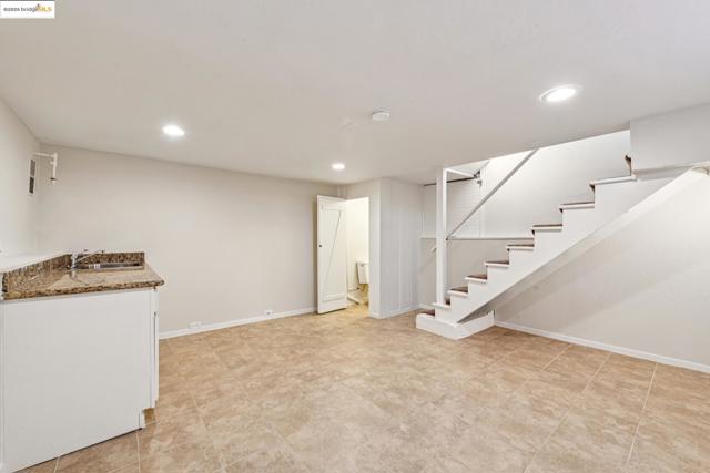 2714 Ave, Berkeley CA: https://media.crmls.org/mediaz/13261039-c3d4-48f9-abe4-4d42d9c0bc10.jpg