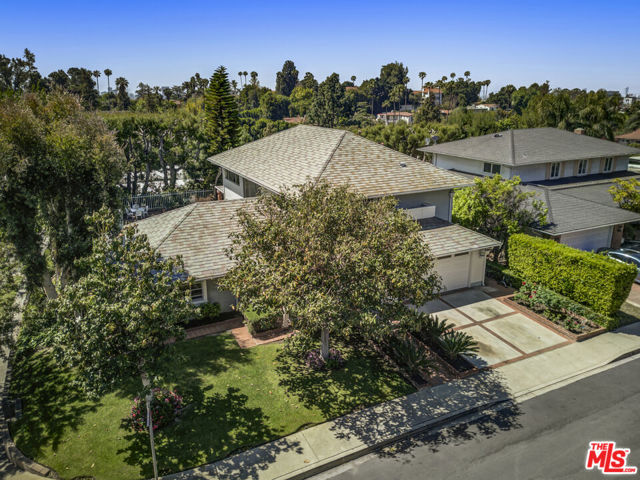 5136 Los Bonitos Way, Los Angeles CA: https://media.crmls.org/mediaz/1327903f-8b71-4cb6-9bbe-e0023518ee3f.jpg