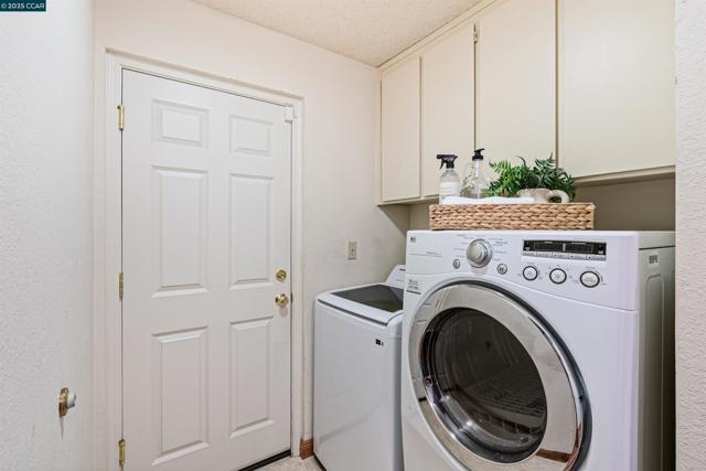 5200 Myrtle Dr, Concord CA: https://media.crmls.org/mediaz/132797cd-e963-4422-99a8-30715e68b011.jpg