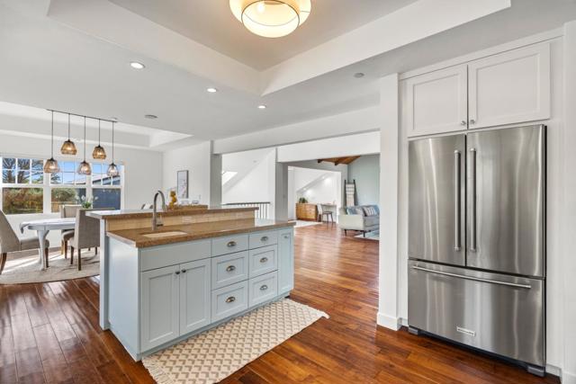2200 Dolphin Drive, Aptos CA: https://media.crmls.org/mediaz/1327bfe8-6f64-4bca-ae73-b2cdffe24e9d.jpg