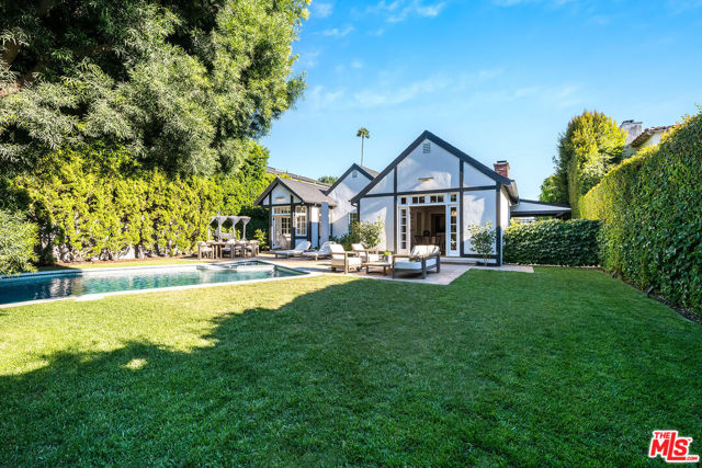 10445 Valley Spring Lane, Toluca Lake CA: https://media.crmls.org/mediaz/1327e16e-965a-4c90-bad6-f8fc102bcb34.jpg