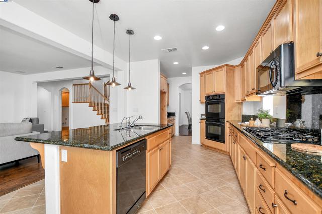 5618 Arcadia Cir, Discovery Bay CA: https://media.crmls.org/mediaz/13280492-a9e5-4bda-bf02-26a32a085e50.jpg