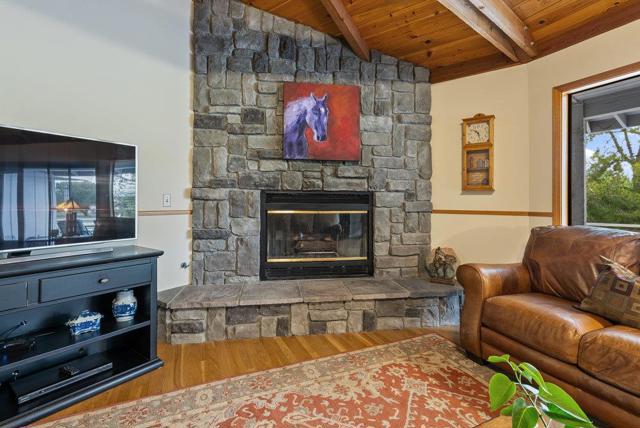 105 Louise Circle, Hollister CA: https://media.crmls.org/mediaz/1328f0fb-19b7-4236-910c-b234cf687891.jpg