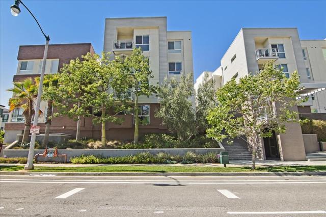 12655 Bluff Creek Drive,  CA: https://media.crmls.org/mediaz/13293232-6655-403e-9de7-94da9e731a10.jpg