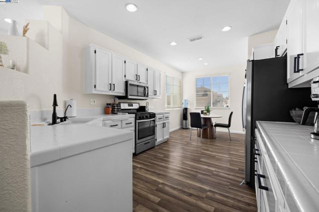 762 Rubier Way, Rio Vista CA: https://media.crmls.org/mediaz/132a4343-1daf-459d-8a38-2106be7e617b.jpg
