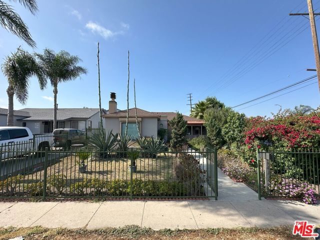 701 W 112th Street, Los Angeles CA: https://media.crmls.org/mediaz/132a7f99-9dfe-4716-9ca2-b2a4873c22e0.jpg