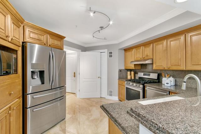 1499 Oak Grove Avenue, Burlingame CA: https://media.crmls.org/mediaz/132a8bff-d139-4973-9322-758ceaceb72c.jpg