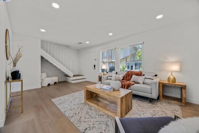 4672 Balboa Way, Fremont CA: https://media.crmls.org/mediaz/132adcc2-195a-4c8b-8bf9-f8878be79361.jpg