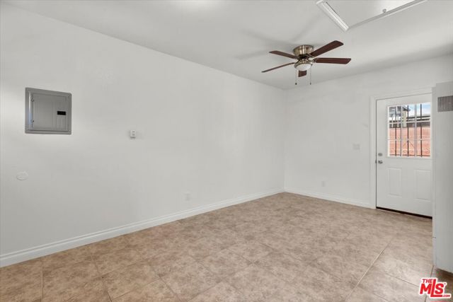 907 E 81st Street, Los Angeles CA: https://media.crmls.org/mediaz/132affda-a5c4-4ec8-bfe1-6b878d4bf65e.jpg