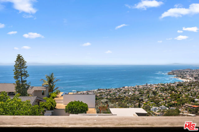 1183 La Mirada Street, Laguna Beach CA: https://media.crmls.org/mediaz/132b5dd3-2ee8-4652-b517-bc5df4ec4e56.jpg
