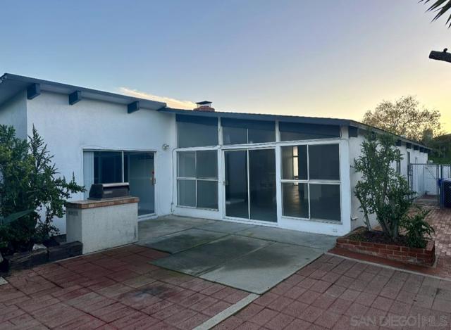 4985 Pacifica, San Diego CA: https://media.crmls.org/mediaz/132b9c76-35d2-4320-b896-2fe974b2b116.jpg