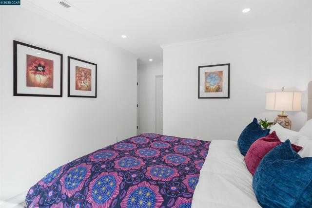 2933 Ptarmigan Dr, Walnut Creek CA: https://media.crmls.org/mediaz/132b9e69-0a27-42b7-8239-cc227a840538.jpg