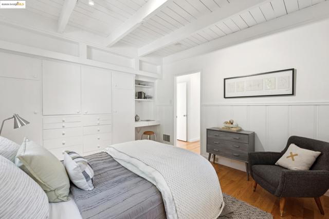 2429 Scout Rd, Oakland CA: https://media.crmls.org/mediaz/132c36c2-aa47-4795-a887-538899ff5ff6.jpg