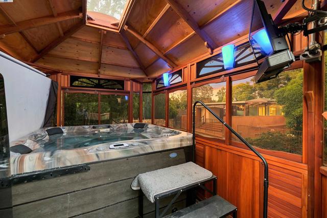 17561 Vineyard Rd, Castro Valley CA: https://media.crmls.org/mediaz/132d64c4-7c14-4427-83b5-933831087a52.jpg