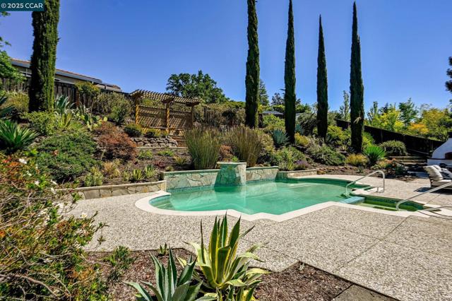 303 Ensley Court, Alamo CA: https://media.crmls.org/mediaz/132daa19-e543-414d-9c68-29fdceeea94c.jpg