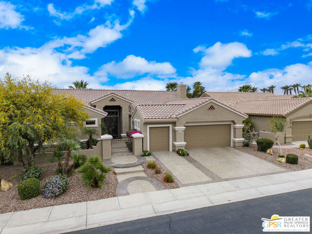 35707 Stonebriar Drive, Palm Desert CA: https://media.crmls.org/mediaz/132dc77d-5052-45e6-b8ac-d325a5e6604b.jpg