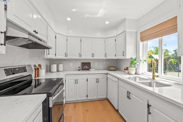 7574 Birkdale Dr, Newark CA: https://media.crmls.org/mediaz/132e340d-0e4f-4335-a579-b26622ba2e8d.jpg