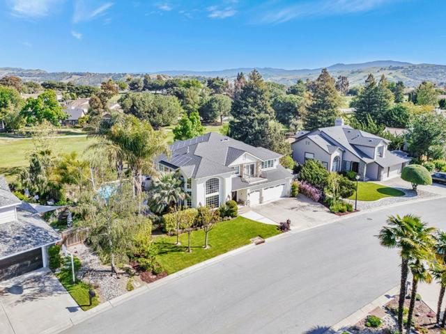 290 Bonnie Lane, Hollister CA: https://media.crmls.org/mediaz/132e85a7-3dc6-4305-aae4-8a240de4bc00.jpg