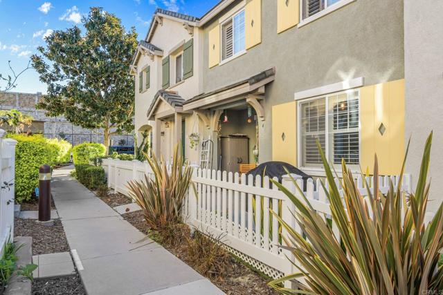 Detail Gallery Image 3 of 42 For 1459 Claude Ln #4,  Chula Vista,  CA 91913 - 3 Beds | 2/1 Baths