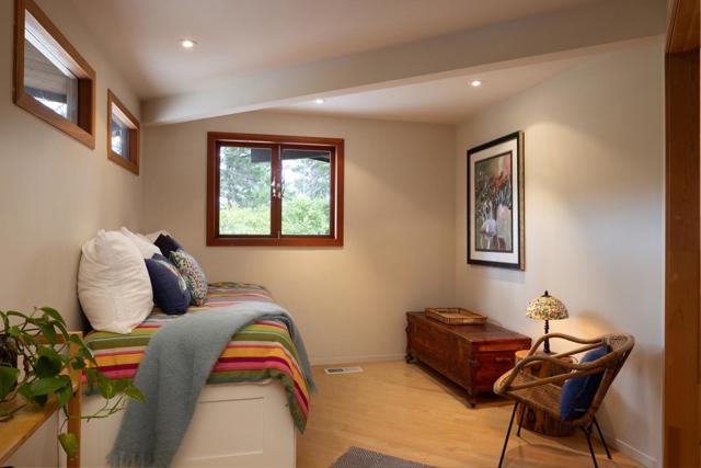 25275 Arriba Del Mundo, Carmel CA: https://media.crmls.org/mediaz/132fe4a0-a3a1-4c4c-99cb-749206f9a25a.jpg