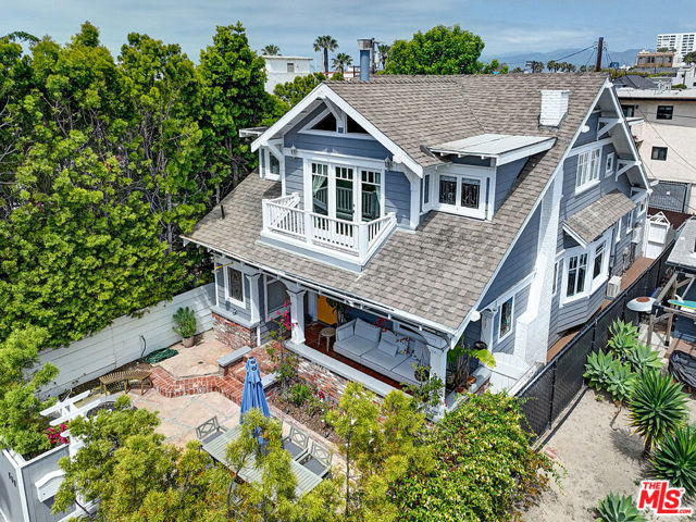 111 Dudley Avenue, Venice, California 90291, 4 Bedrooms Bedrooms, ,3 BathroomsBathrooms,Single Family Residence,For Sale,Dudley,24395929