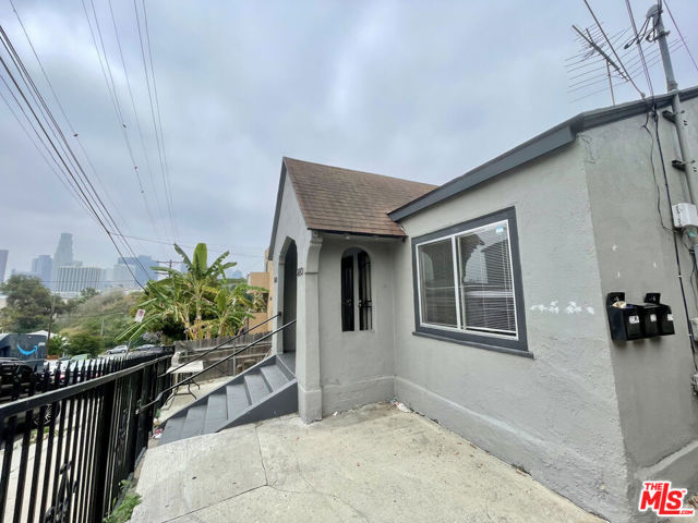 223 Lake Shore Terrace, Los Angeles CA: https://media.crmls.org/mediaz/13303659-63eb-4e96-b1c4-784da566a6e2.jpg