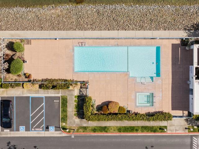 700 Baltic Circle, Redwood City CA: https://media.crmls.org/mediaz/13304abe-daf2-48c6-9e57-1ba24918c6db.jpg