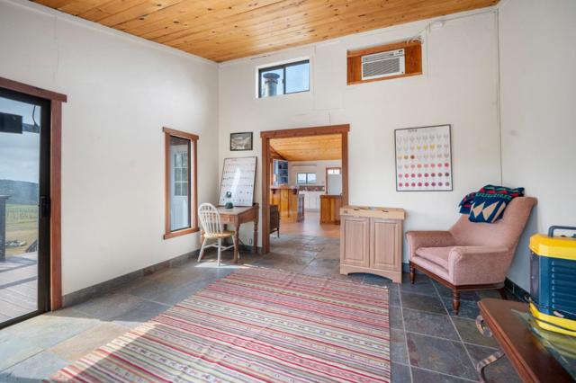 30625 Stonewall Canyon Road, Soledad CA: https://media.crmls.org/mediaz/13305cd2-854f-46ef-b3e3-0fd1c0c9df6e.jpg