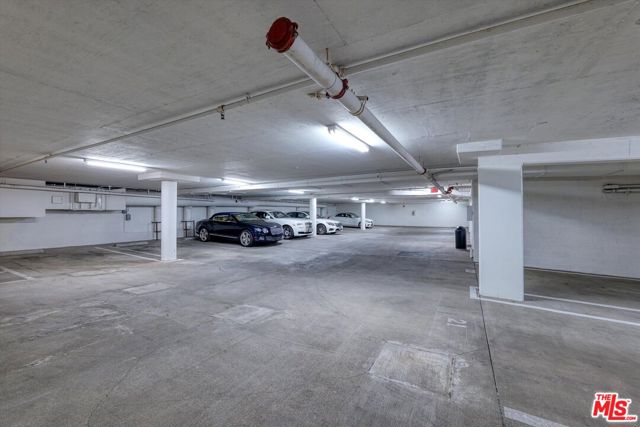 130 N Swall Drive, Beverly Hills CA: https://media.crmls.org/mediaz/13306547-9cfe-4784-9828-29620420634c.jpg