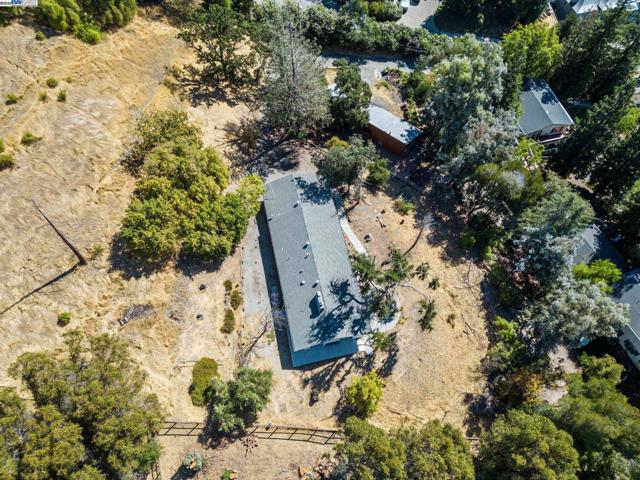 2592 Caballo Ranchero Dr, Diablo CA: https://media.crmls.org/mediaz/13307bd5-0b9a-4e16-a2bd-95ddee036c67.jpg