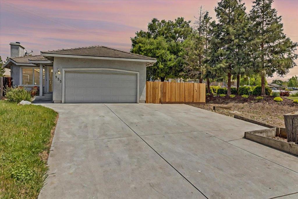 955 Valley Oak Drive
