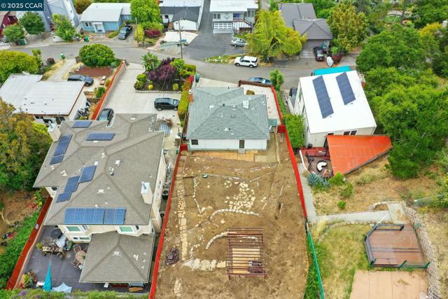 7968 Michigan Ave, Oakland CA: https://media.crmls.org/mediaz/1330b826-1ca1-49d0-8793-1e045cc4209f.jpg