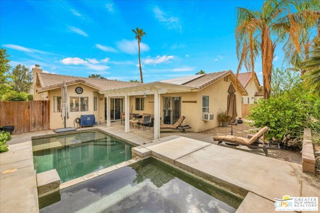 76954 Florida Avenue, Palm Desert CA: https://media.crmls.org/mediaz/1330dbee-1514-4030-9bdf-295312cf0f6f.jpg