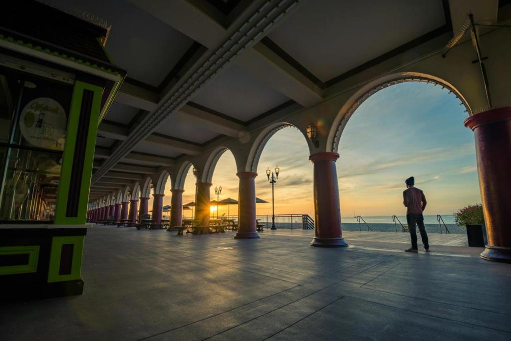 https://media.crmls.org/mediaz/1331535d-6934-4f7a-913e-4f4b011db41c.jpg?preset=X-Large