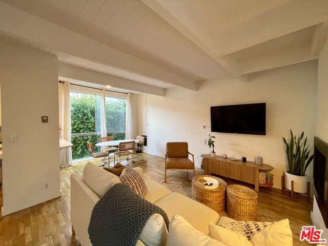 3101 5th Street, Santa Monica CA: https://media.crmls.org/mediaz/1331ff67-1ddd-4737-988a-ab20e10dd410.jpg
