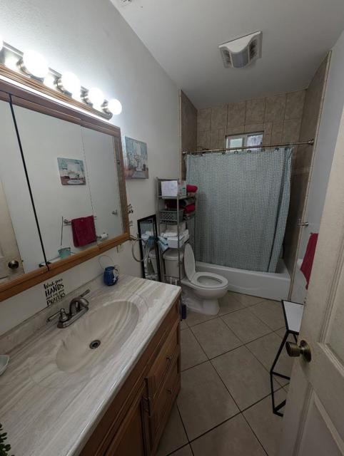 1028 25th Avenue, Oakland CA: https://media.crmls.org/mediaz/133220f2-73d1-49b0-91ec-f4e3f4ec276d.jpg