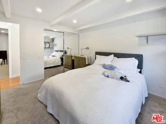 22012 Topanga School Road, Topanga CA: https://media.crmls.org/mediaz/13327745-ce13-44ea-921a-e078c4f9ad67.jpg