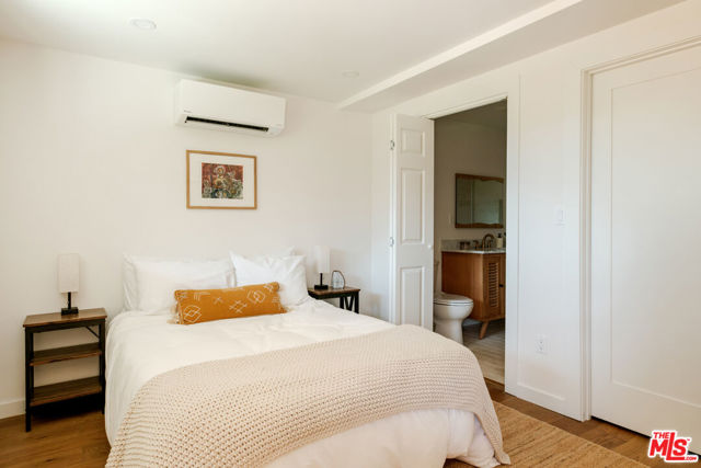 19777 Grand View Drive, Topanga CA: https://media.crmls.org/mediaz/1332c340-abe2-4e1c-b865-c279fa3546f9.jpg