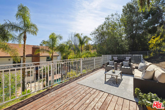 4415 Dulcinea Court, Woodland Hills CA: https://media.crmls.org/mediaz/133370cb-c4b7-4cdf-8a89-480a4d82965c.jpg