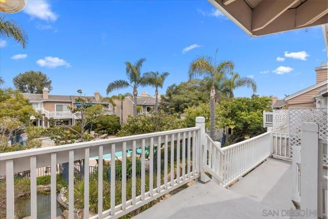8585 Via Mallorca, La Jolla CA: https://media.crmls.org/mediaz/1333f910-ead4-46cf-8c4b-375fa0f44dae.jpg