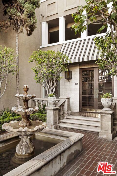 8455 Fountain Avenue, West Hollywood CA: https://media.crmls.org/mediaz/1333fdf3-2fba-4ba3-b0dc-07638e118571.jpg