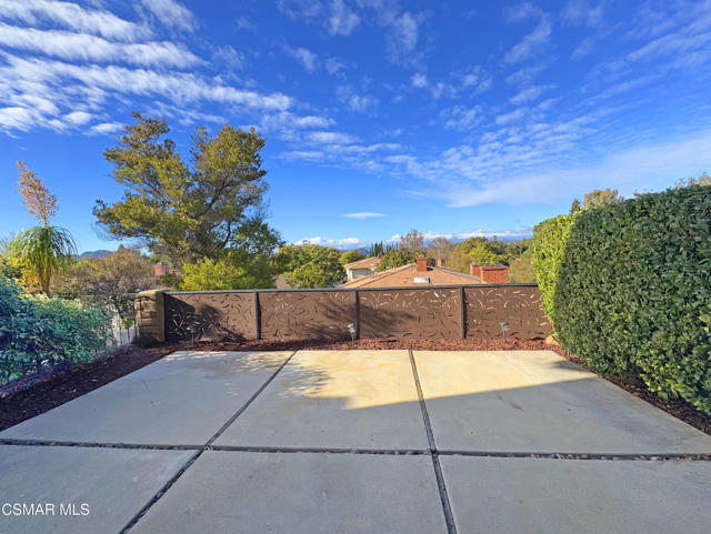 607 Valley Oak Lane, Newbury Park CA: https://media.crmls.org/mediaz/13345b51-5c7b-4d04-8ccb-ea116b1eb0d4.jpg