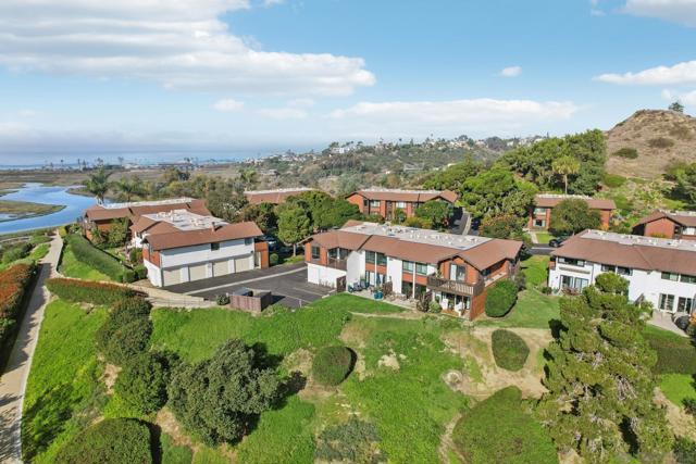 2422 Caminito Ocean Cv, Cardiff by the Sea CA: https://media.crmls.org/mediaz/13348440-eec0-4844-887f-b895bde7d465.jpg